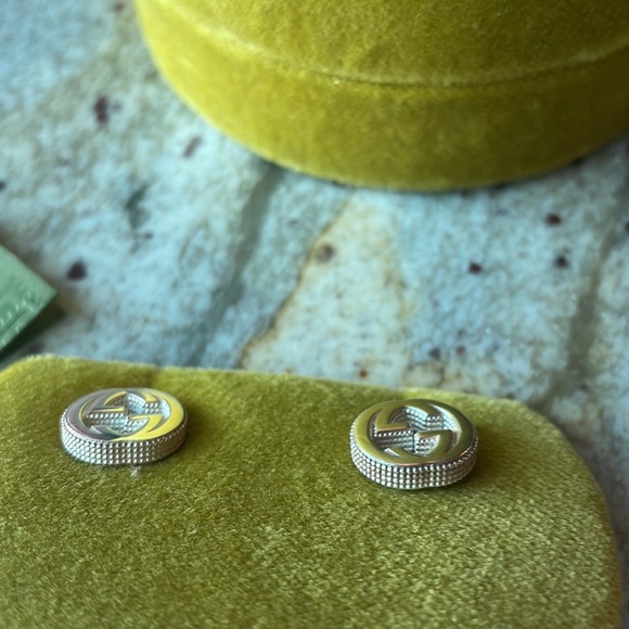 Authentic New with Tags Silver Interlocking Stud Gucci Earrings w box and pouch - Picture 6 of 9